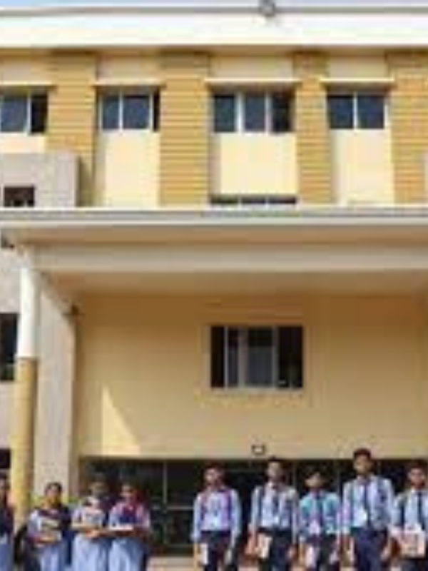 Unleash Your Scholarly Side - Rajdhani College, Just 5 km Away.